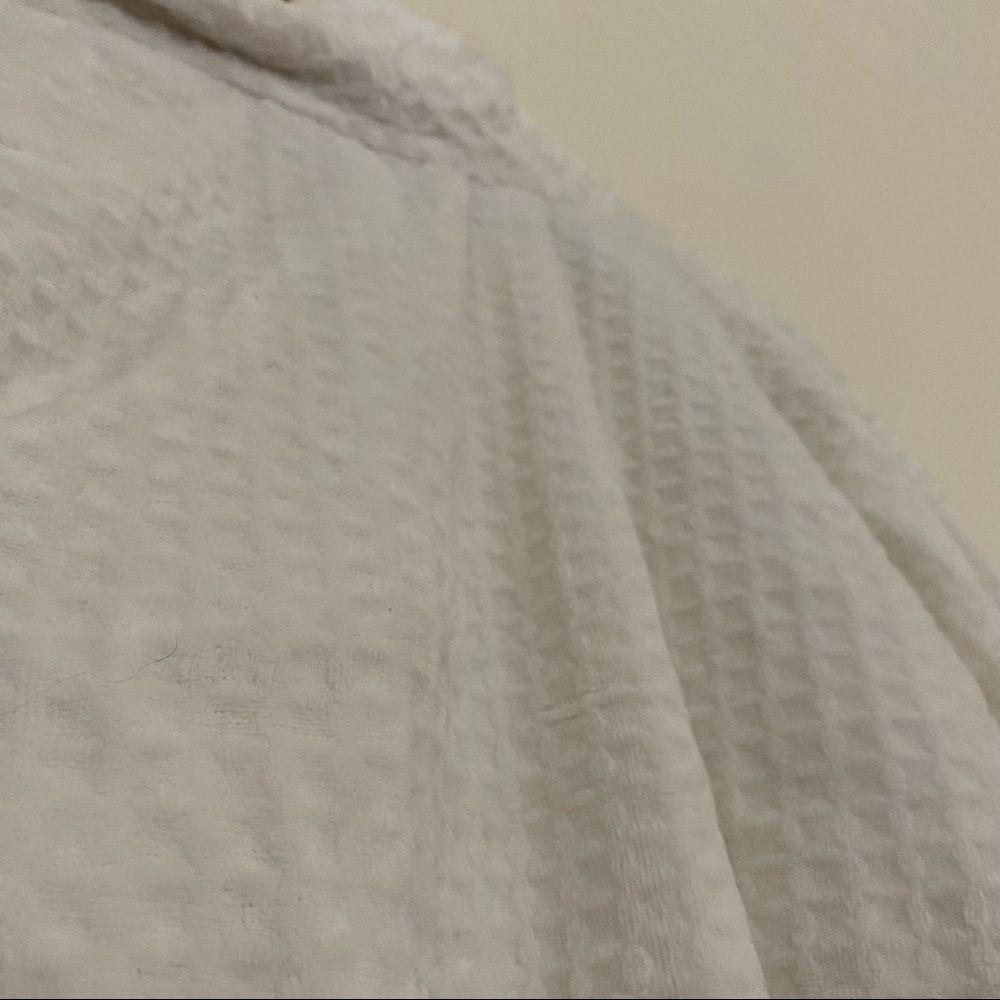 Plush White Robe - Picture 4 of 4